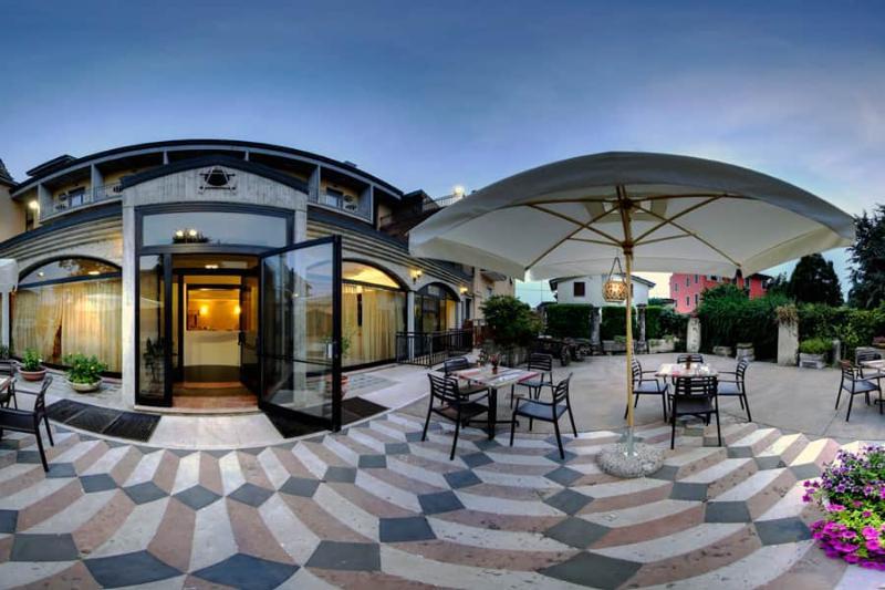 Hotel Postumia Dossobuono Exterior foto